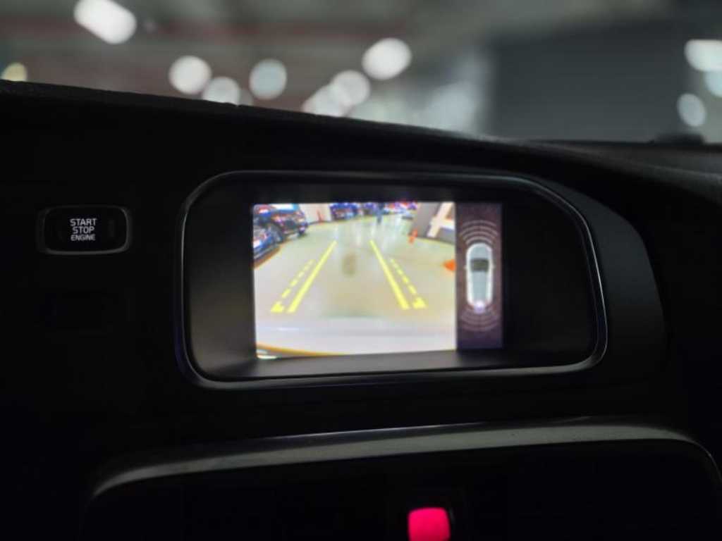 Volvo V40 — photo 09