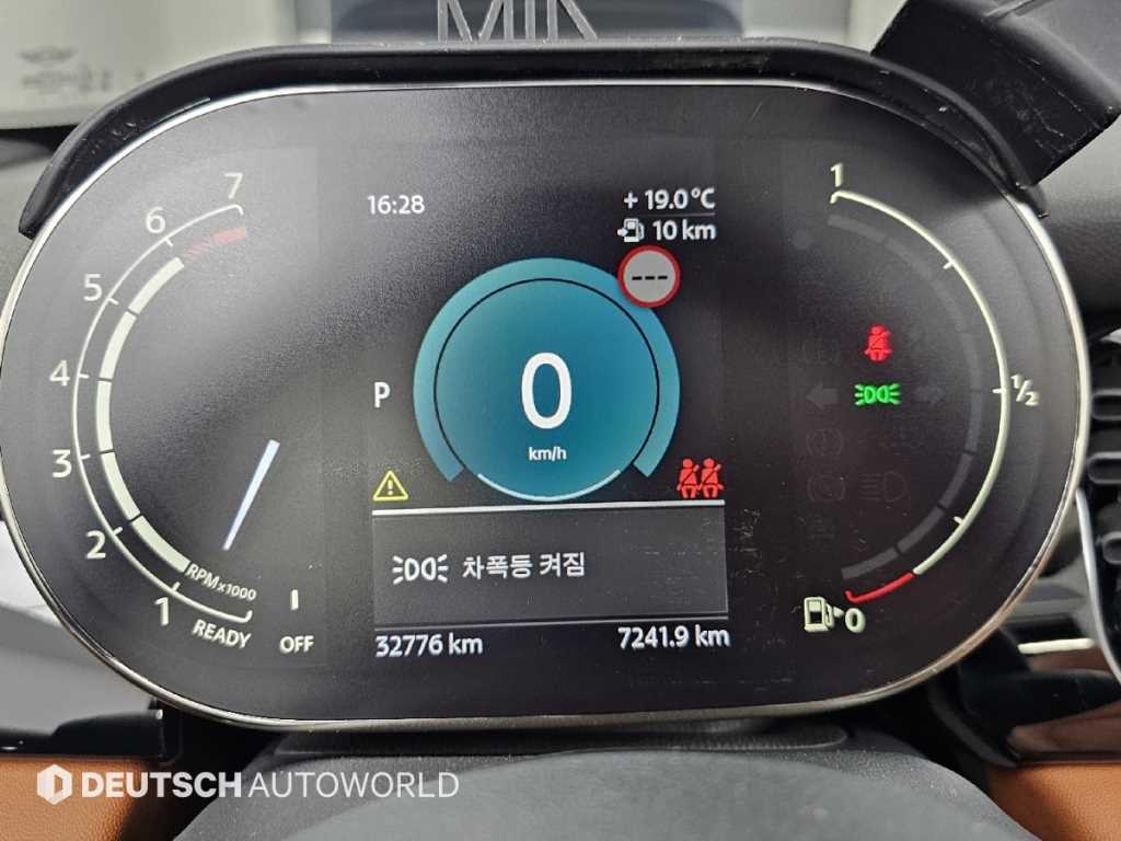 Mini Cooper Convertible — photo 08