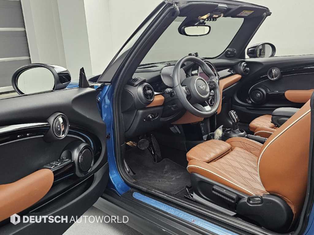 Mini Cooper Convertible — photo 11