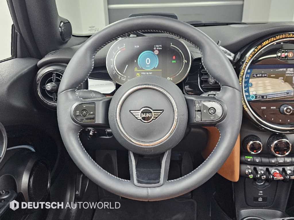 Mini Cooper Convertible — photo 13