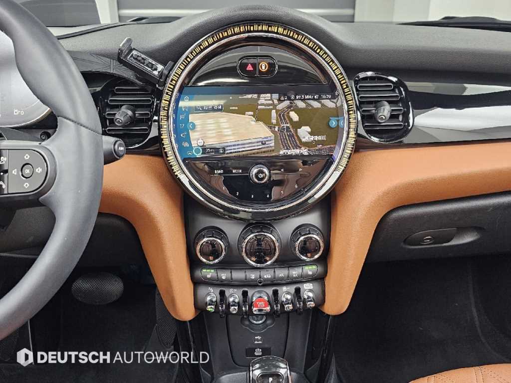 Mini Cooper Convertible — photo 14