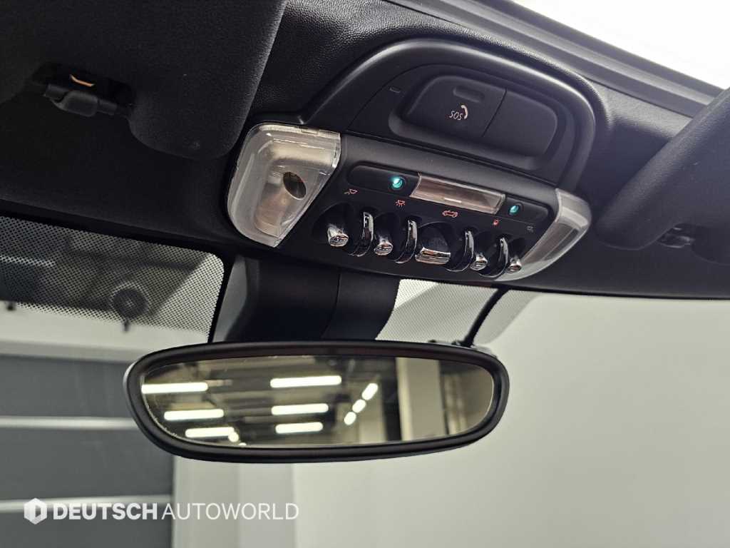 Mini Cooper Convertible — photo 18