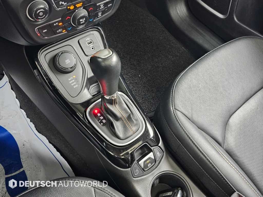 Jeep Compass — photo 09