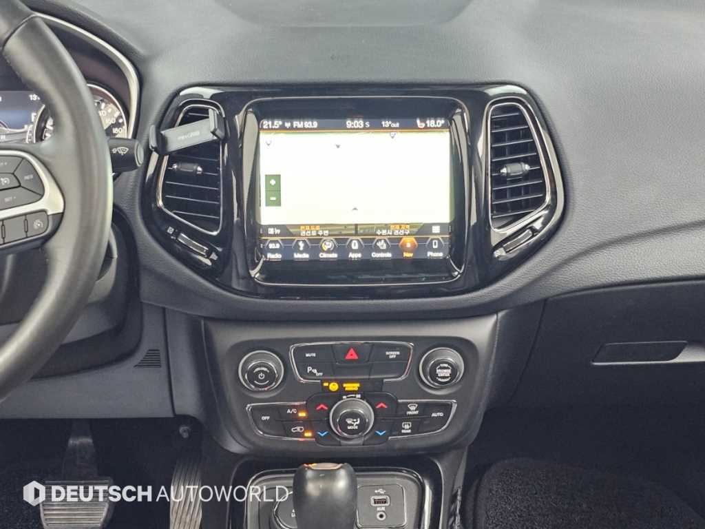 Jeep Compass — photo 14
