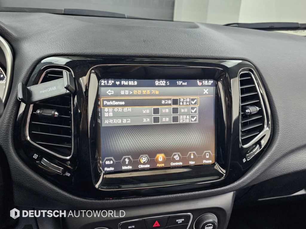 Jeep Compass — photo 17