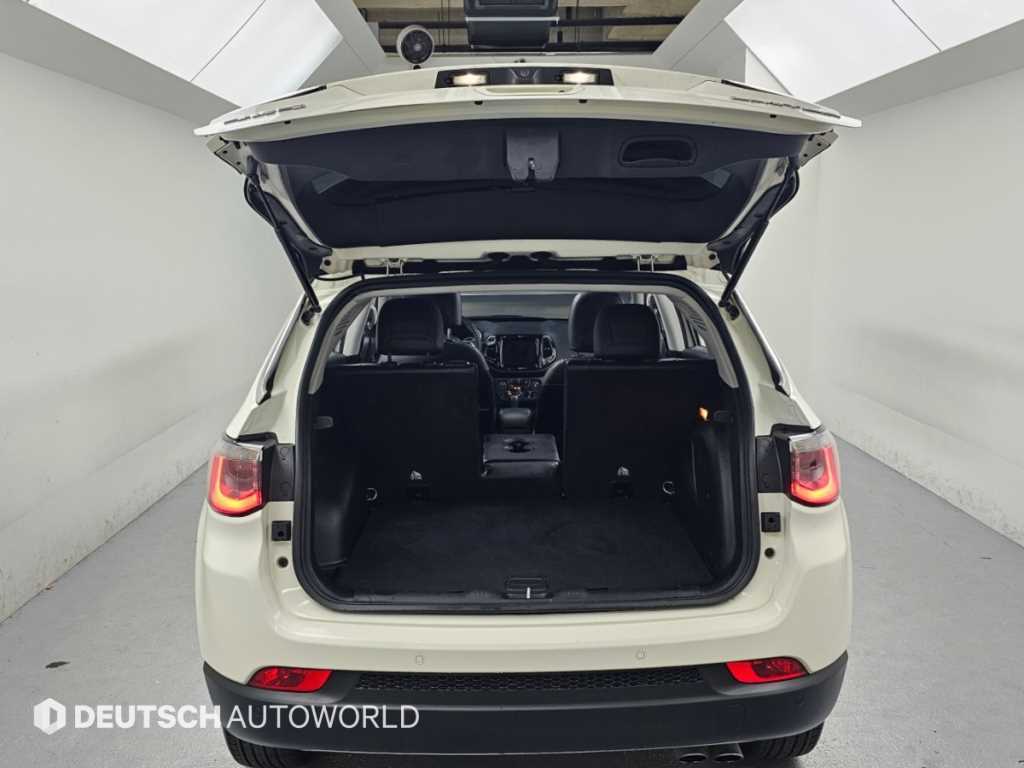 Jeep Compass — photo 19