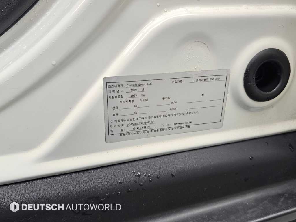 Jeep Compass — photo 20