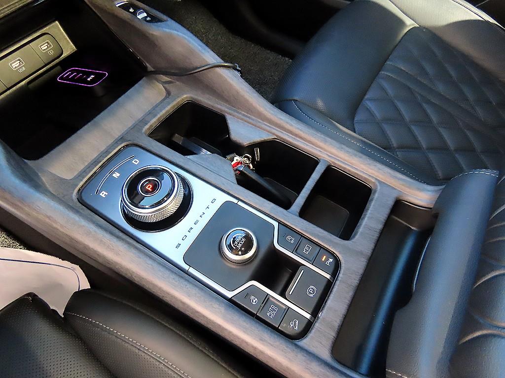 Kia Sorento — photo 10