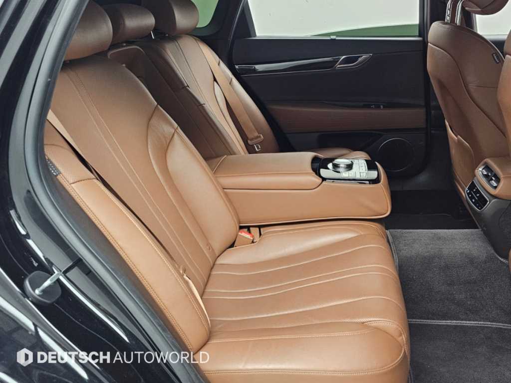 Genesis G80 — photo 12