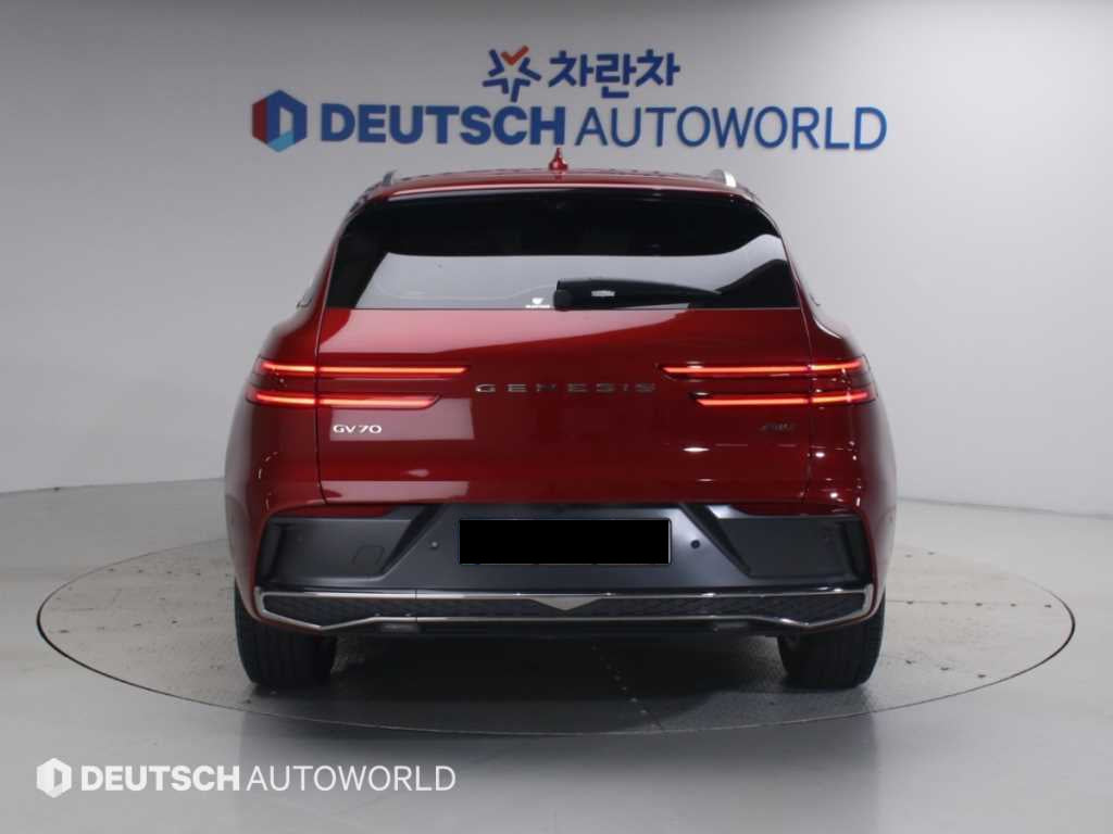 Genesis GV70 — photo 04