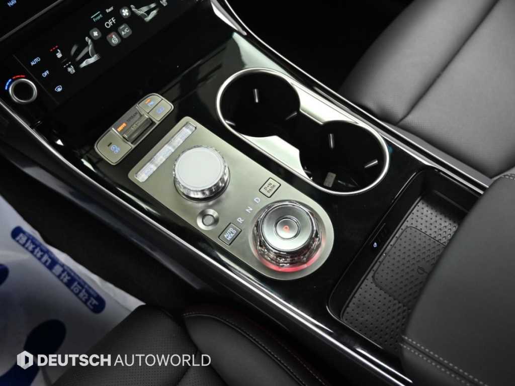 Genesis GV70 — photo 09