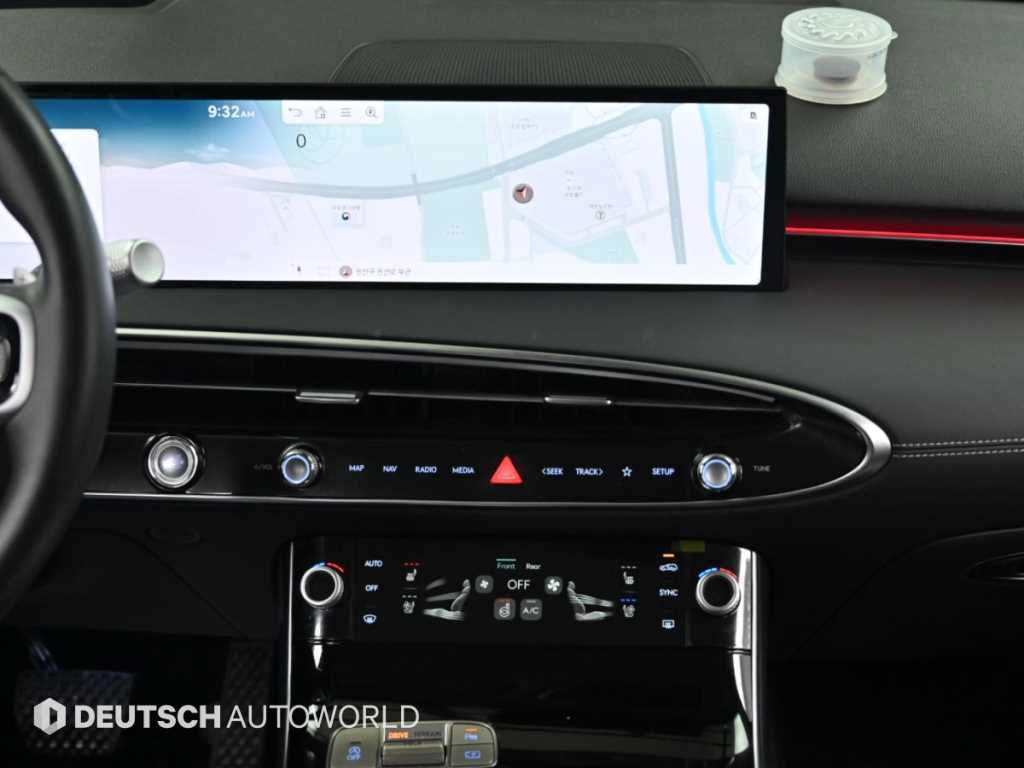 Genesis GV70 — photo 14