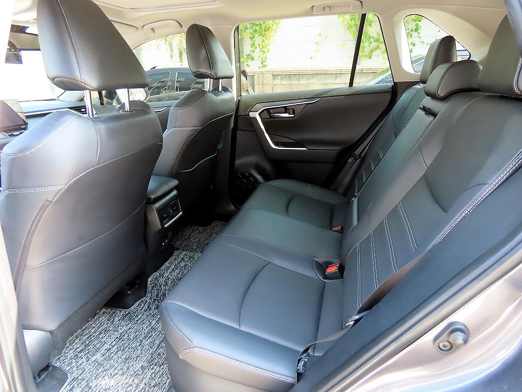 Toyota RAV4 — photo 06