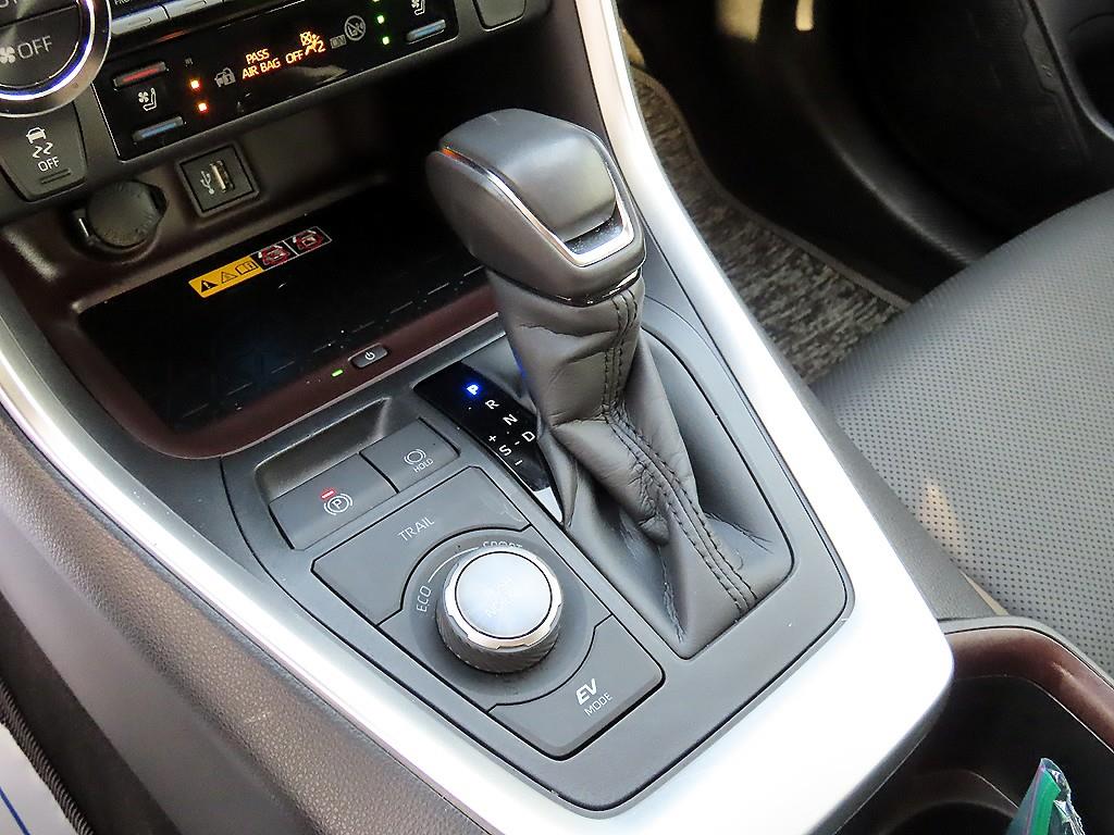 Toyota RAV4 — photo 10