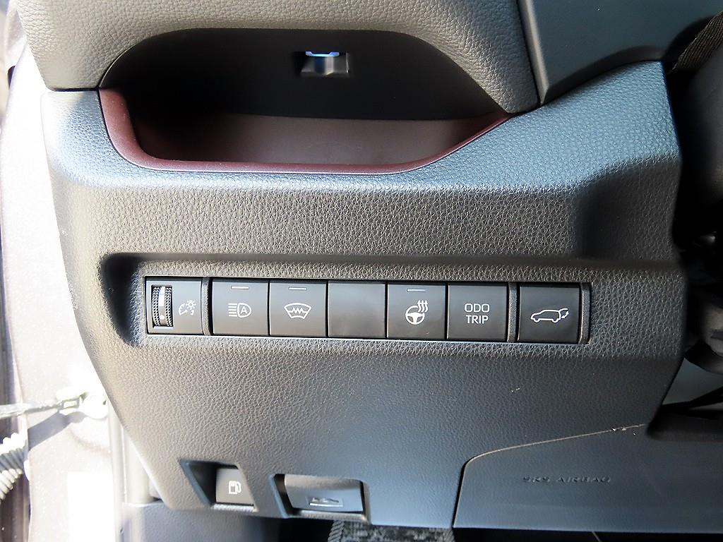 Toyota RAV4 — photo 12