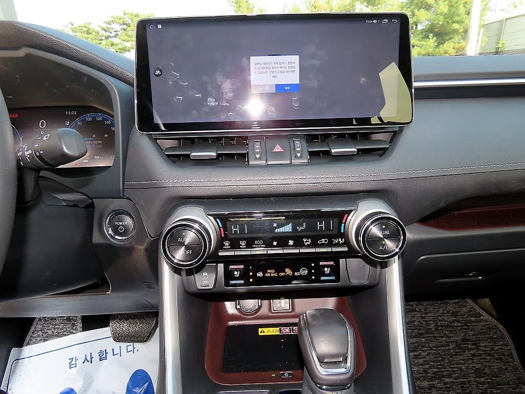 Toyota RAV4 — photo 13