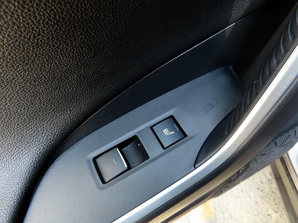 Toyota RAV4 — photo 14