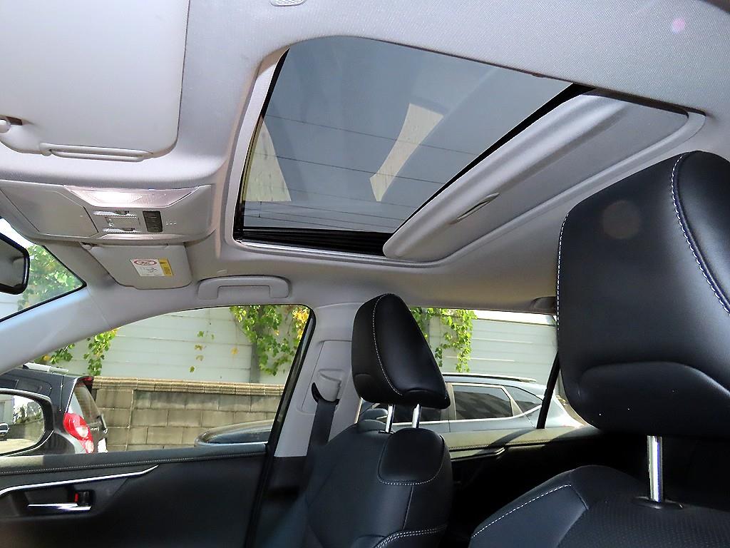 Toyota RAV4 — photo 16