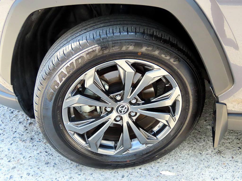 Toyota RAV4 — photo 20
