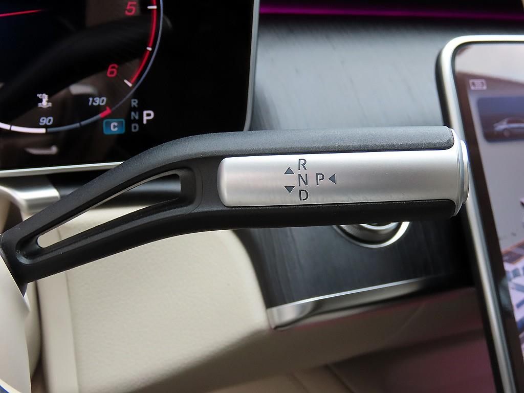 Mercedes-Benz S-Class — photo 11