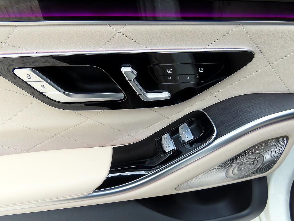 Mercedes-Benz S-Class — photo 16