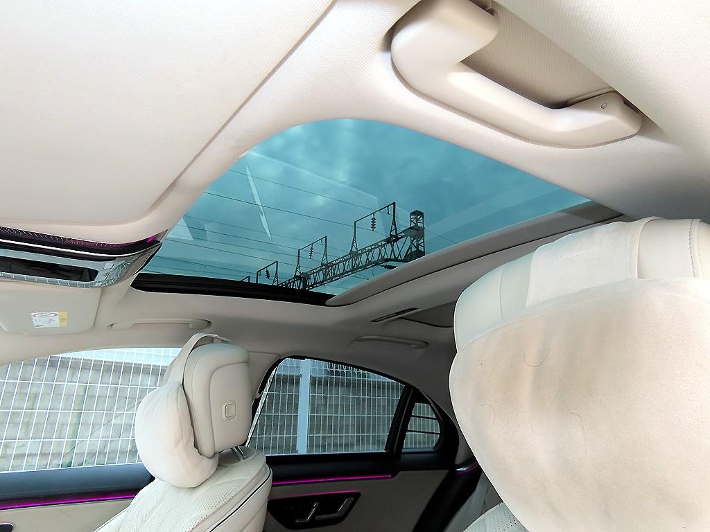 Mercedes-Benz S-Class — photo 17