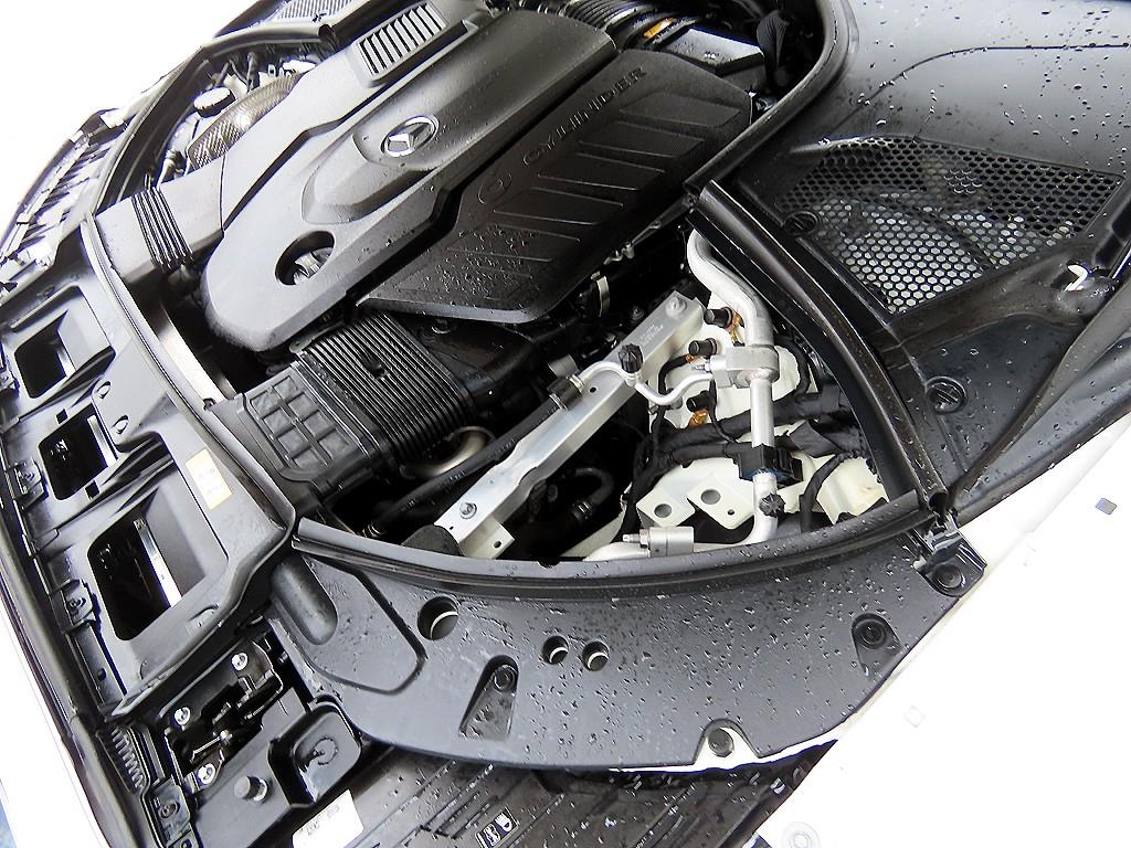 Mercedes-Benz S-Class — photo 19