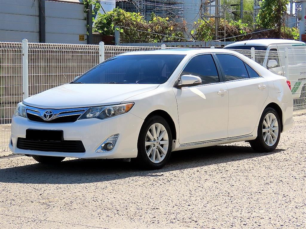 Toyota Camry — photo 02