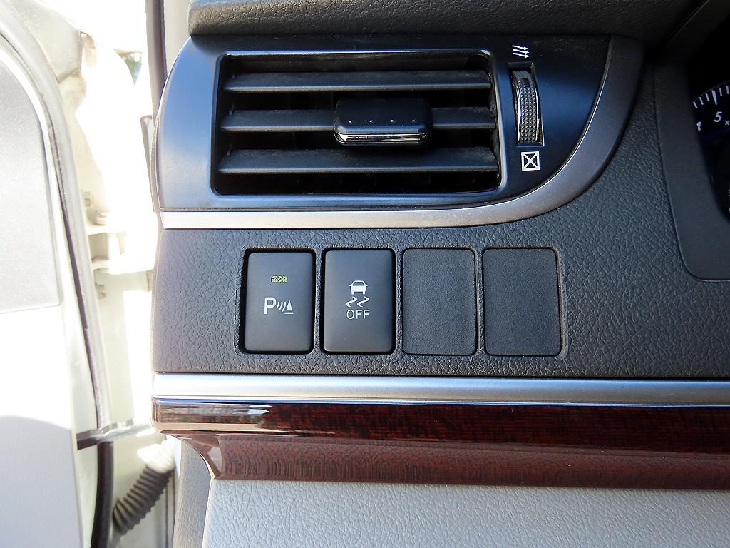 Toyota Camry — photo 12