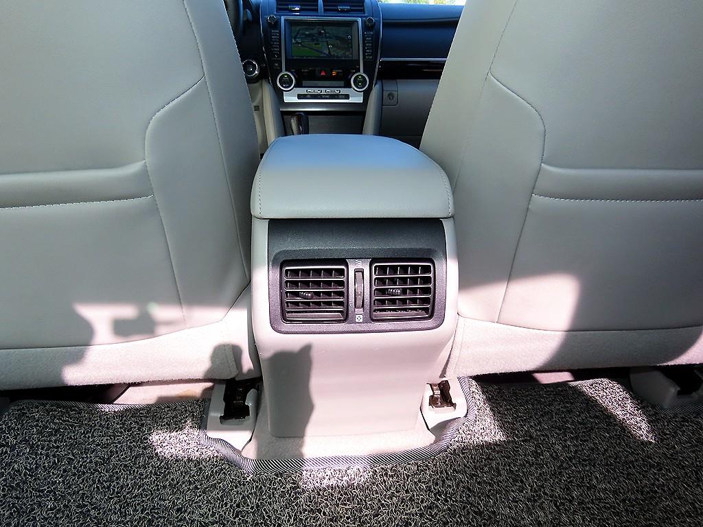 Toyota Camry — photo 17