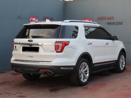 Ford Explorer — photo 03