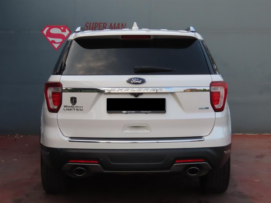 Ford Explorer — photo 04