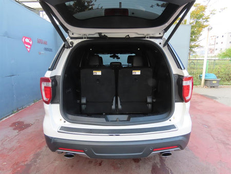 Ford Explorer — photo 05