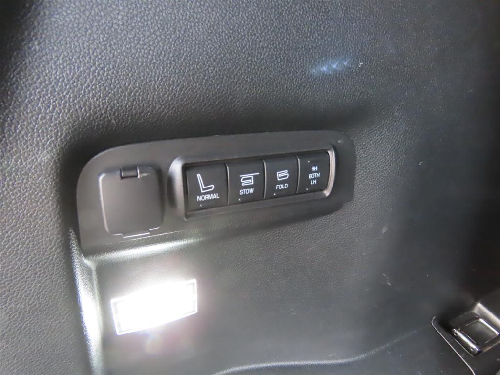 Ford Explorer — photo 06