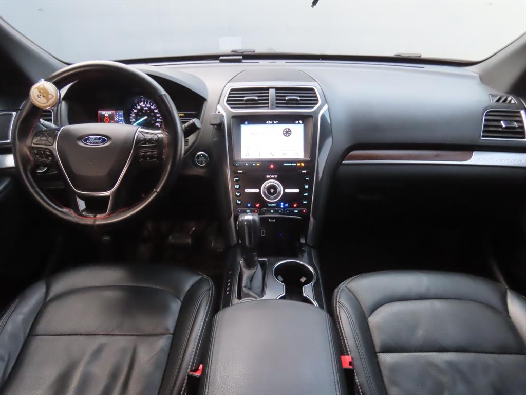 Ford Explorer — photo 08