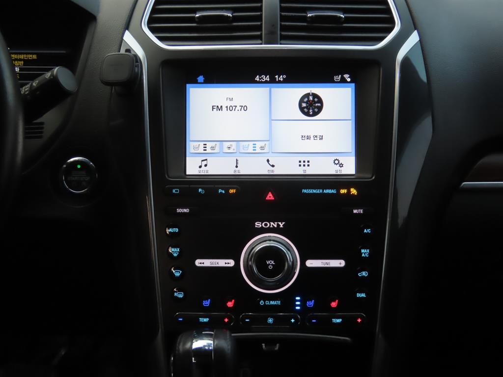 Ford Explorer — photo 11