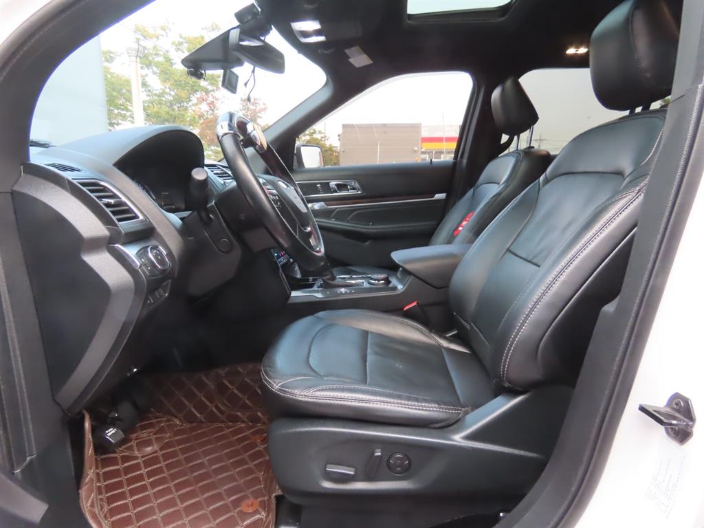 Ford Explorer — photo 15
