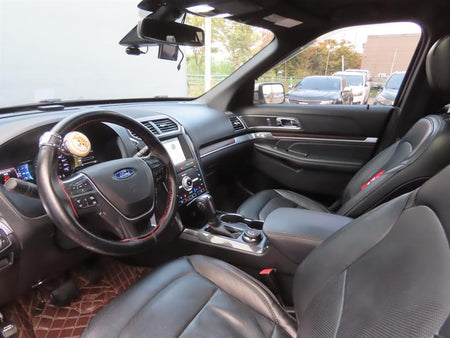 Ford Explorer — photo 16