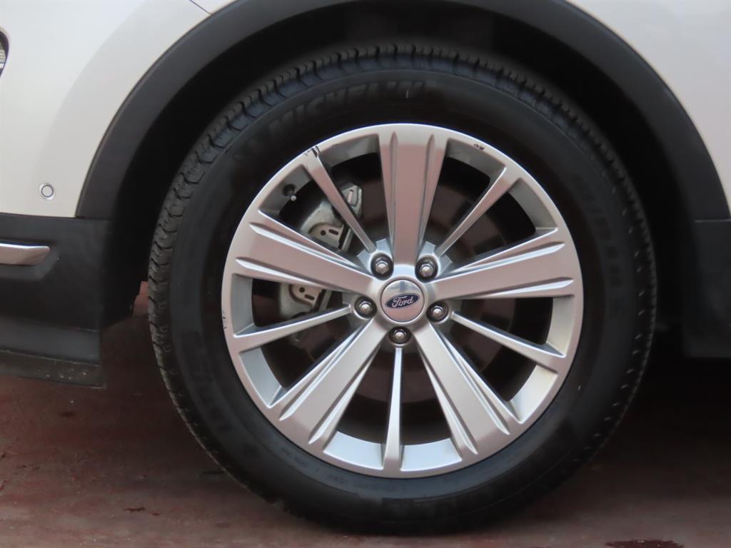 Ford Explorer — photo 20