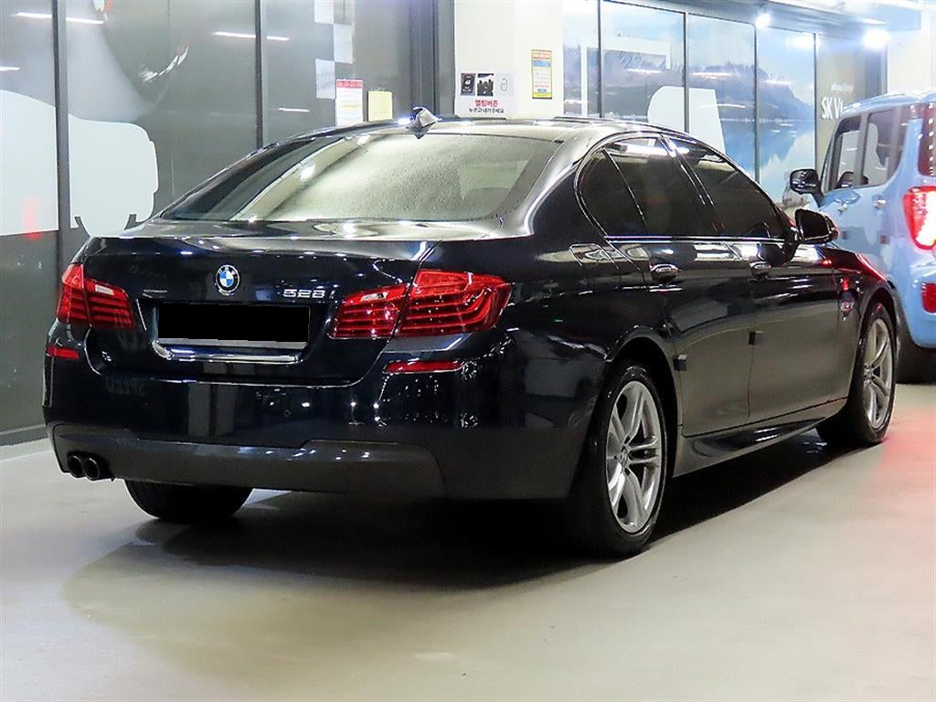 BMW 5-Series — photo 04