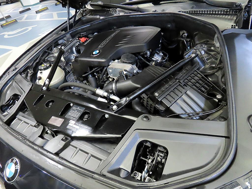 BMW 5-Series — photo 19