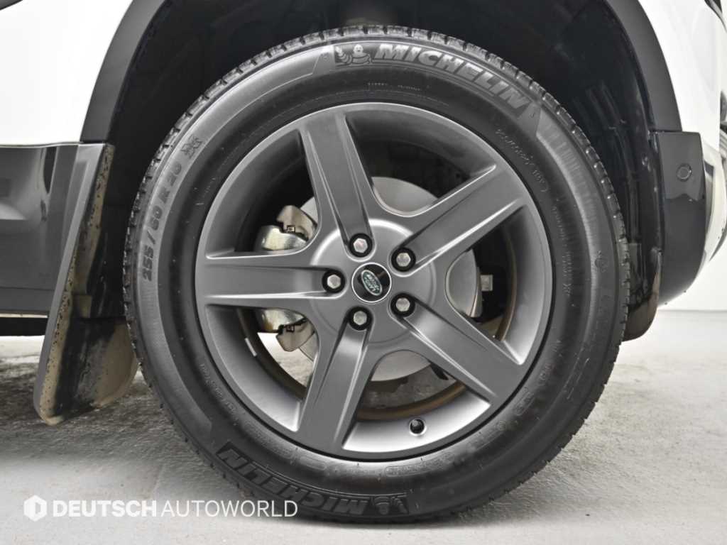 Land Rover Defender — photo 05