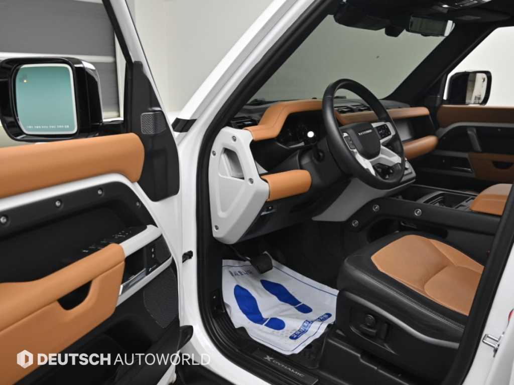 Land Rover Defender — photo 11