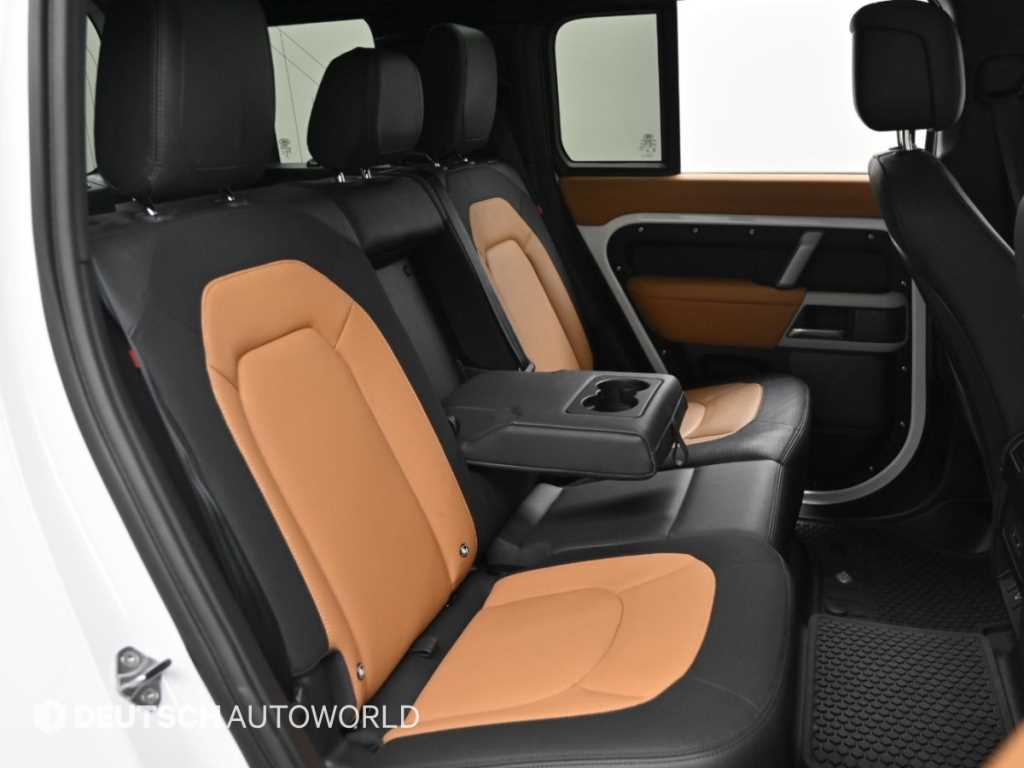 Land Rover Defender — photo 12