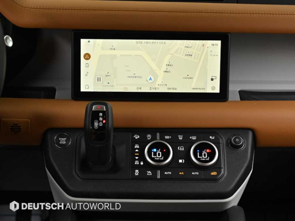 Land Rover Defender — photo 14