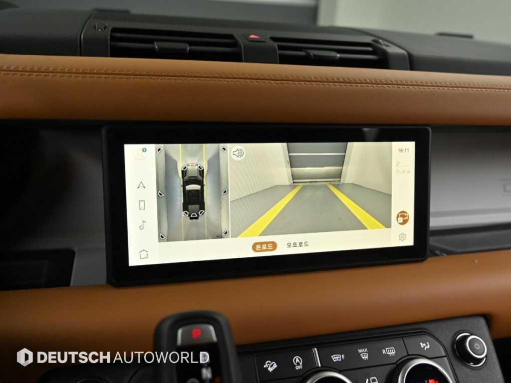 Land Rover Defender — photo 15