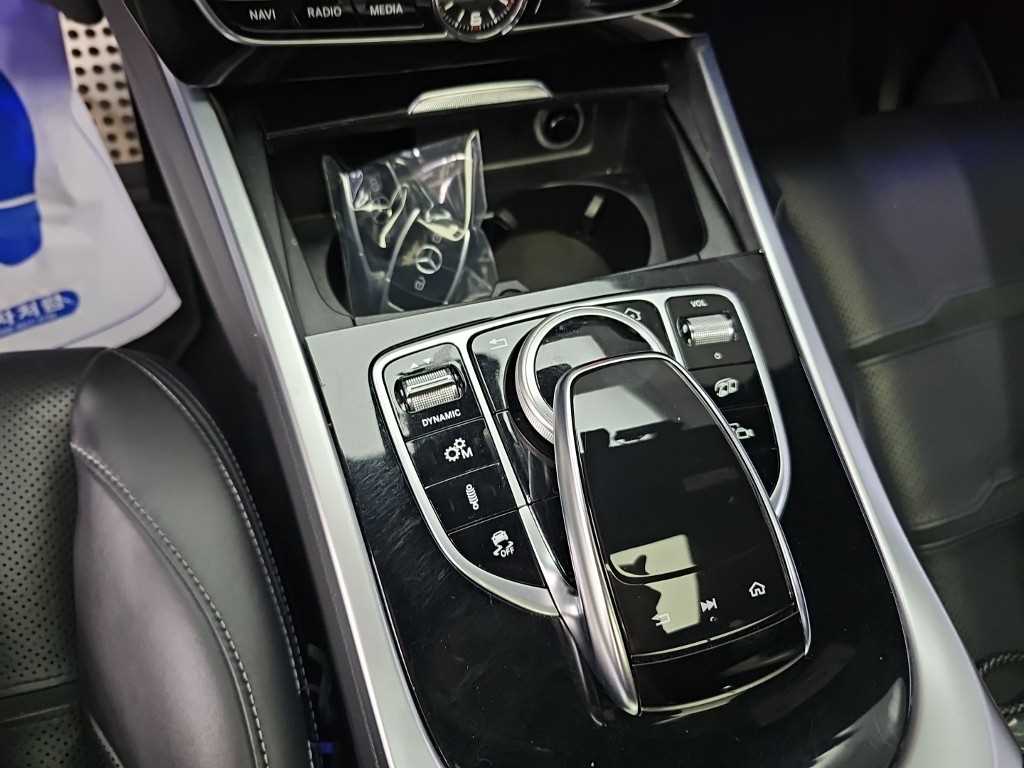 Mercedes-Benz G-Class — photo 17
