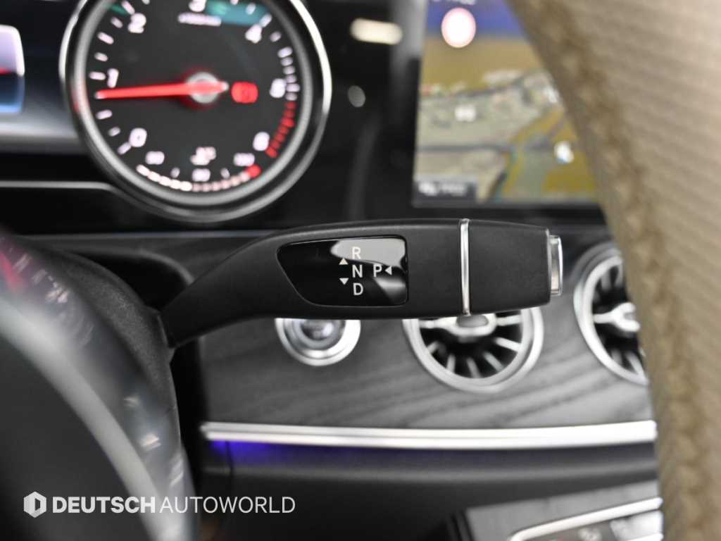 Mercedes-Benz E-Class — photo 09