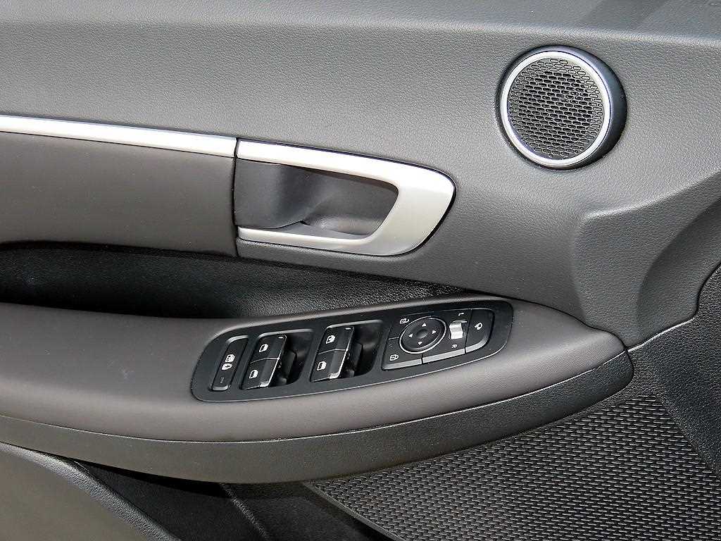 Hyundai Sonata — photo 11