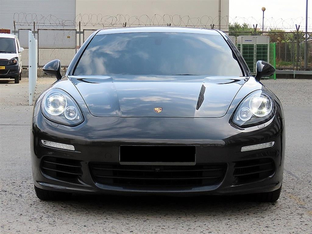 Porsche Panamera — photo 01